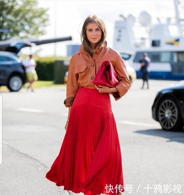 『变身』要想穿搭时尚?最强的配色宝典看过来,让你变身时尚达人