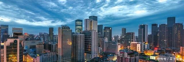  #中国西部地区#中国西部地区人口达到1572.8万的特大城市