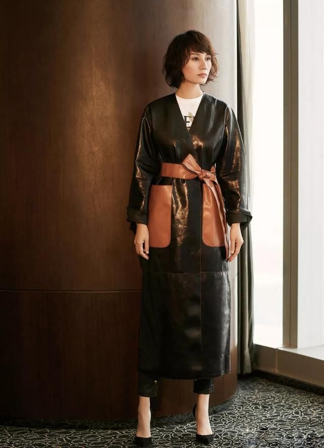 很能打的周慧敏又穿仙女裙，不会老的袁泉用皮衣高级大家一脸！