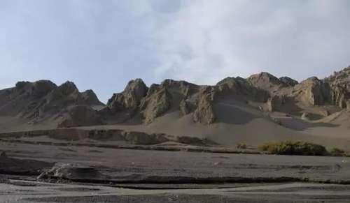 新疆捡石头最美季节又到了，教你在16个不同的地方捡石头！