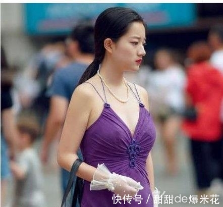  『美女』热情活泼的时尚街拍：时髦新潮的美女，时尚富有情调