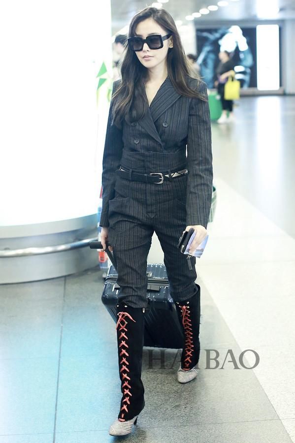 三年前一夜爆红如今又霸屏了？剧外的张天爱才是真冷艳霸气！