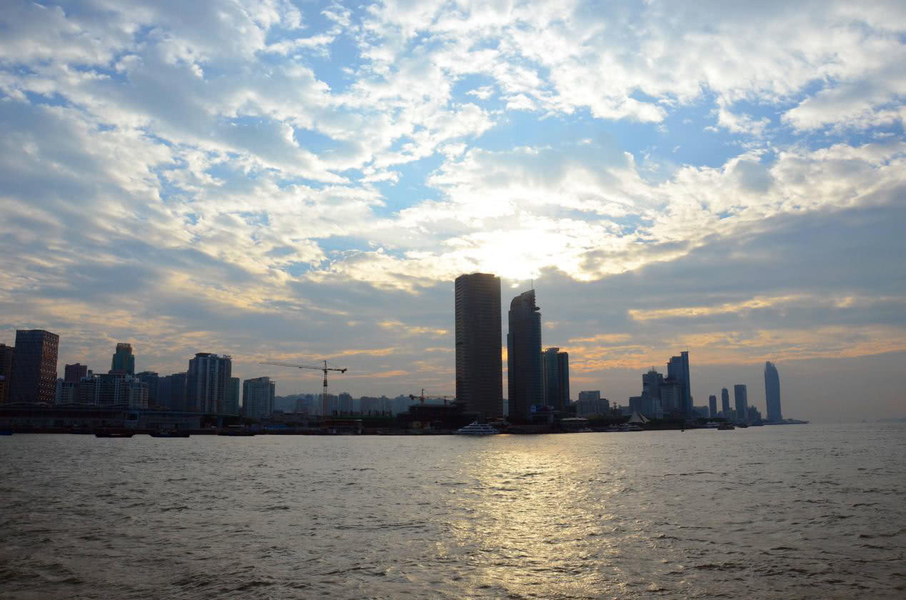 国内最受游客欢迎的五座城市，各有特色，有没有你的家乡