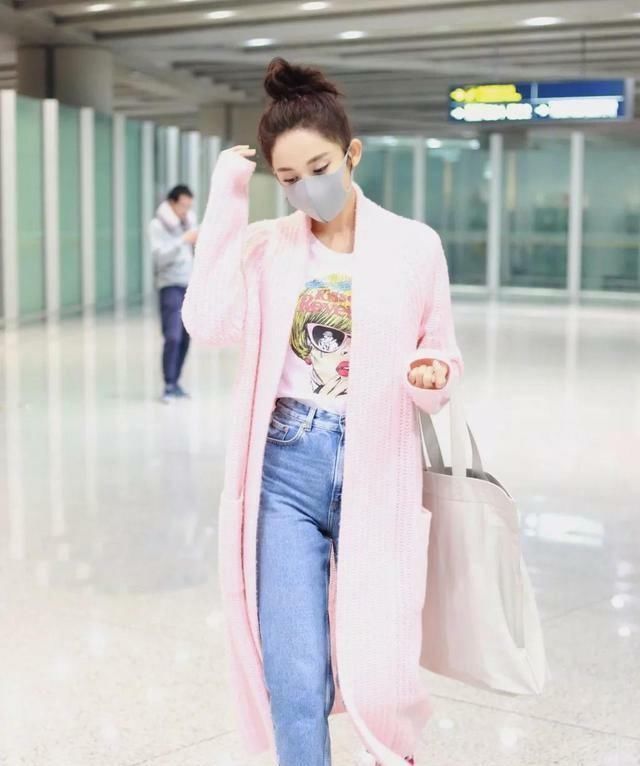  人到中年：女人到中年,穿衣就要落落大方,多穿这种搭配,减龄又显高