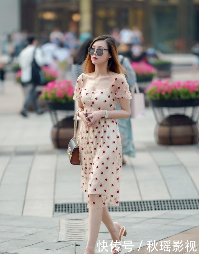  「时尚单品」这个春天，是时候出手了！一件连衣裙穿出性感又高档的样子
