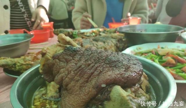  [超乎]苏北农村给新生儿“送粥米”，吃大席场面热闹非常，超乎想象！