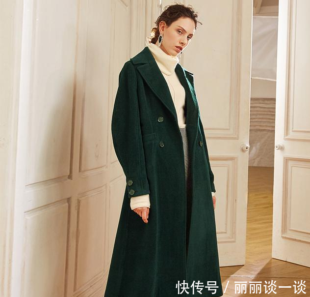  『腰线的连衣』奔五的女人，这“3种”衣服要少穿，尤其是第三种，显老又俗气！