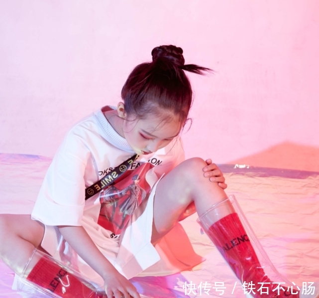 也很好地@鹿晗“妹妹”长大了,10岁就把鞋子穿到“看不见”,这腿我心动了