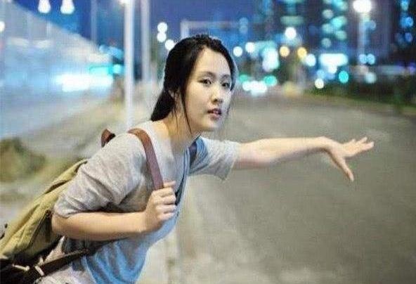 滴滴打车去看电影，比司机慢到一两分钟，司机二话不说：滚吧！