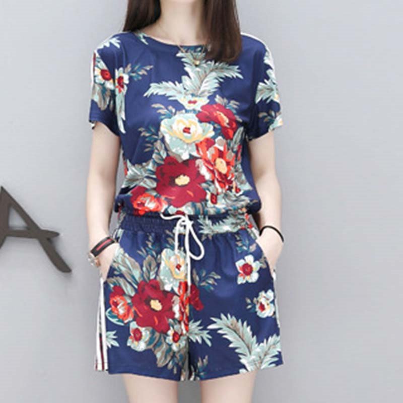 办公室女人不穿丝袜、短裙，瞧瞧下图的这种穿法，让你魅力值爆棚