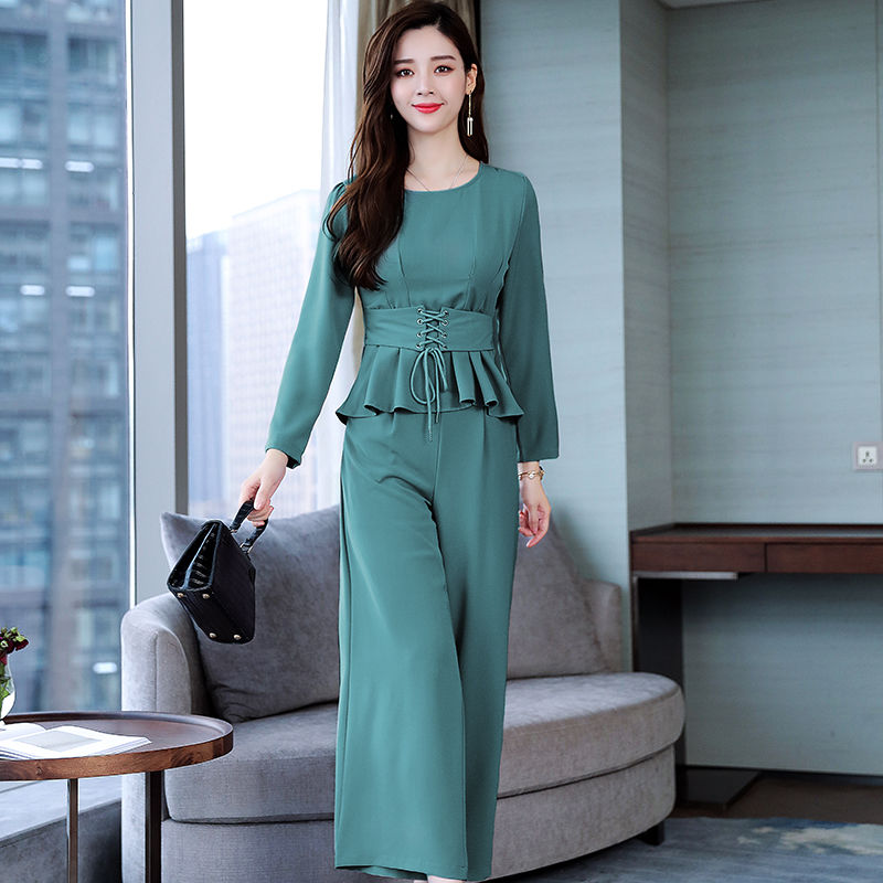 小个子媳妇，入秋从不穿裙子!衣柜满是欧货套装，显高洋气，巨美