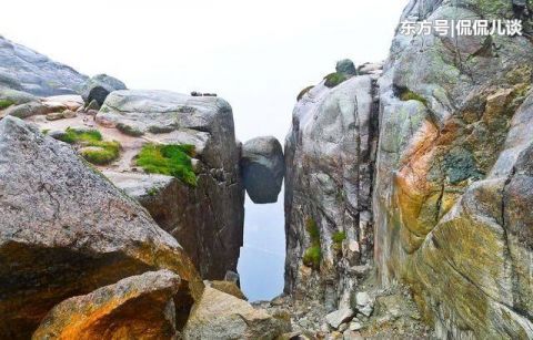 世界上最惊险的石头：悬于地面900多米