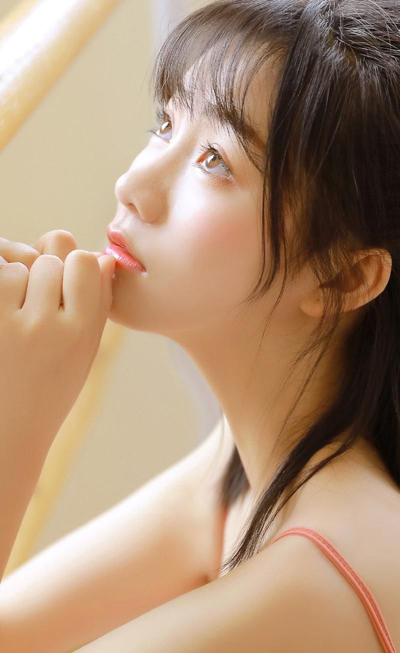 白丝袜美女性感吊带写真图片