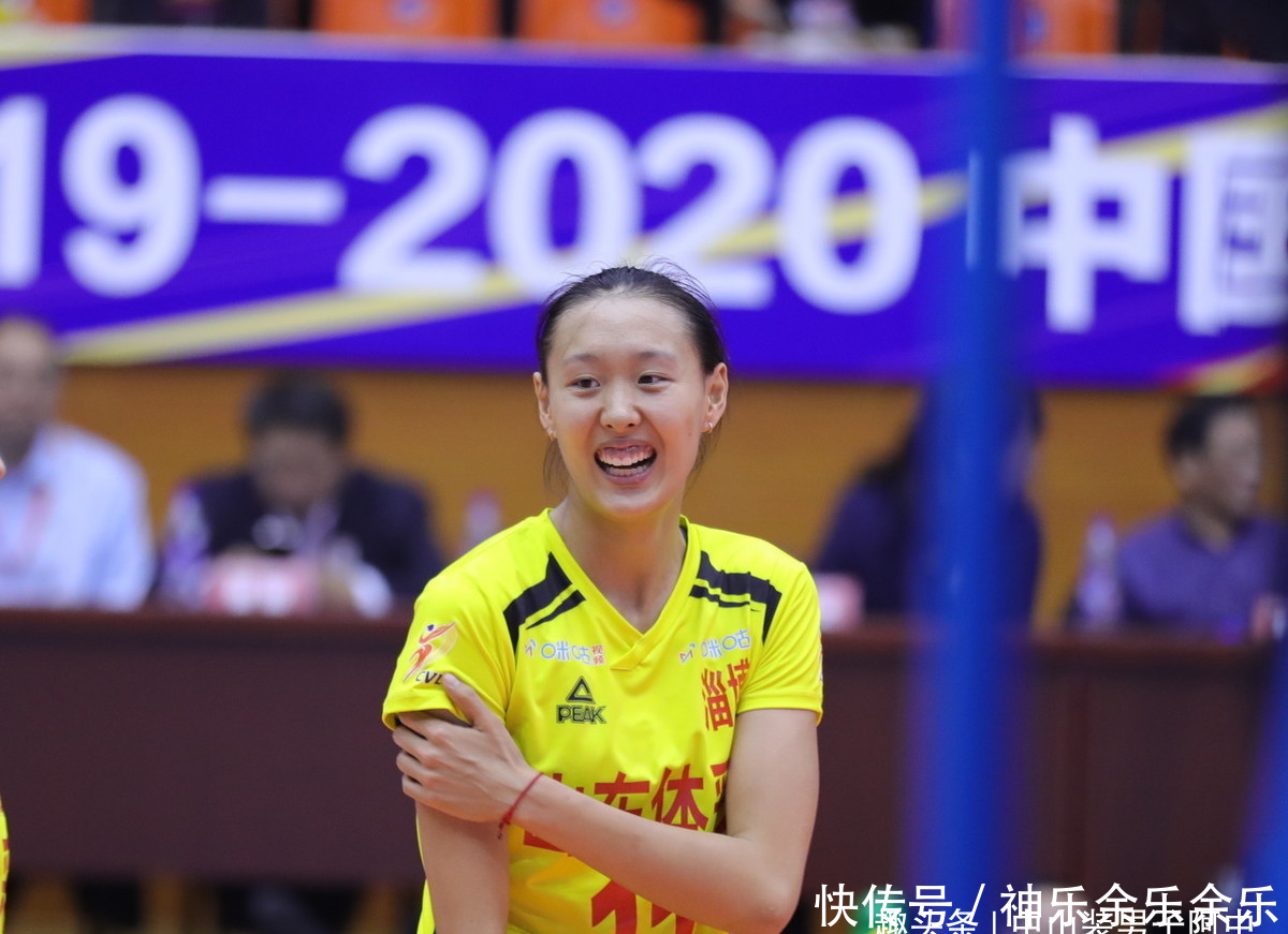 八一女排战胜山东女排