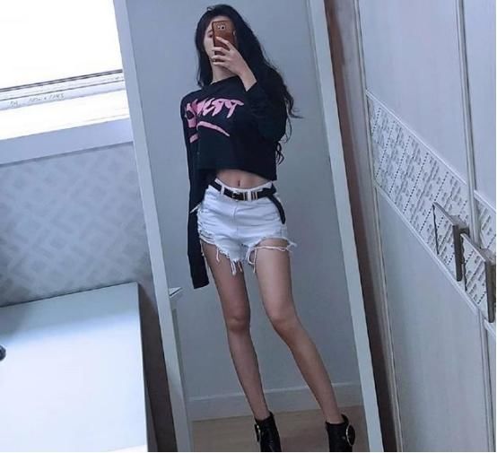 想让腿部显得更加修长，那么请这样穿！