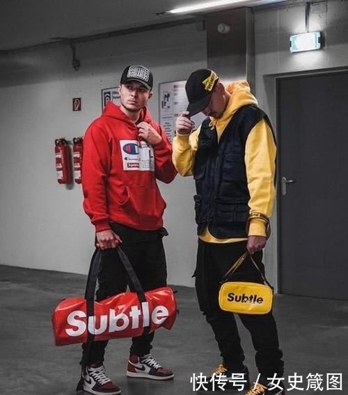  【卫衣】连帽卫衣颜色选得好，造型个性又时髦！这4种颜色就是很好的选择