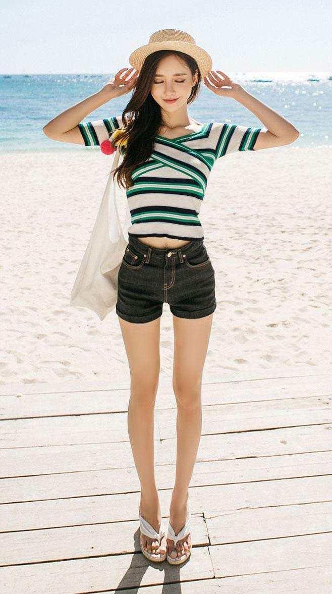 紧身裤穿出好身材，身体曲线更显苗条，很耐看的样子