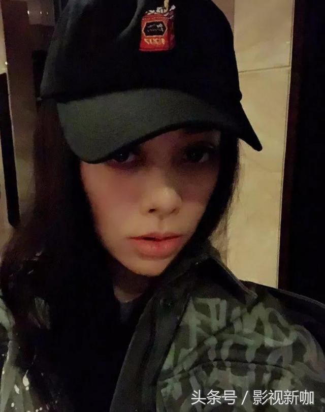 46岁宁静戴假发装嫩,化淡妆点缀,网友:睫毛快“冲出”屏幕了!