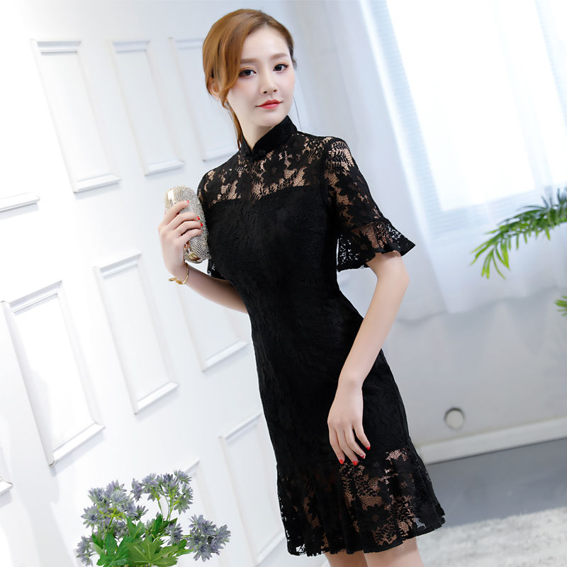 身材好的女人真敢穿,紧身包臀裙,尽显杨柳细腰,女人味呼之欲出