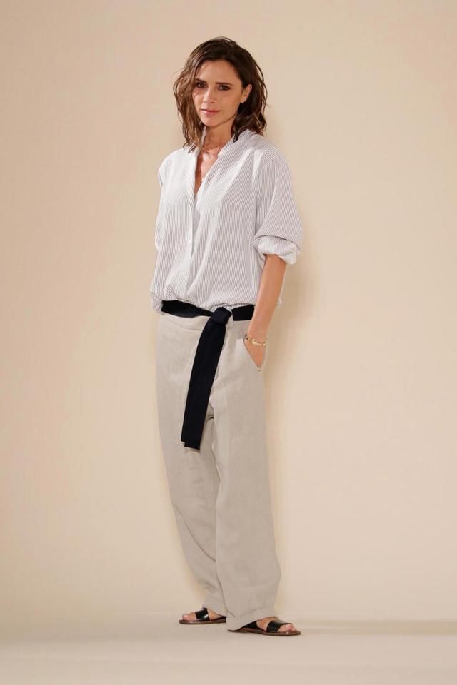 维多利亚喜欢水晶,贝嫂为此设计大口袋裤装,方便自己触摸小物件