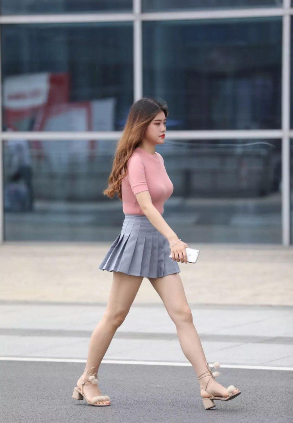 街拍:精致俏佳人，老婆的不二人选!