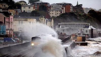世界上最“壮烈”的火车线，乘客必须关紧窗户，否则就被大水淹没