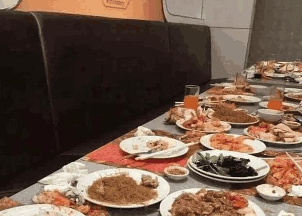 外国游客:浪费食物太可惜!中国游客乘邮轮拿光自助餐,遭到吐槽