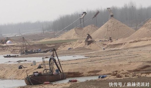  沙子：为什么建筑队宁愿开挖河沙、海沙，也不搬运沙漠中现成的