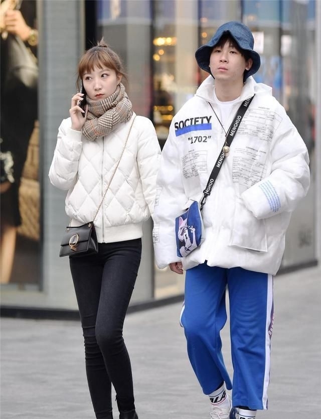 冬季:冬季的羽绒服,选择长款还是短款,时尚姑娘有自己的搭配技巧