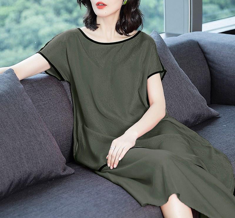 三伏天别穿旗袍了！试试今年流行的“铜氨丝裙”，高贵减龄还不贵