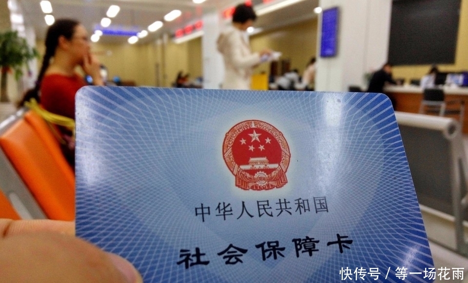 下岗职工，82年工作现在55岁了，能办理退休手续吗？