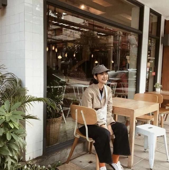  【气质】日本女生的街拍晒照惊艳时光：一身气质的穿搭