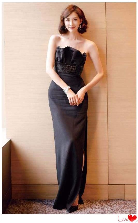 林志玲为扮嫩，43岁穿23的衣服，结果却被凸起的小腹出卖了自己!