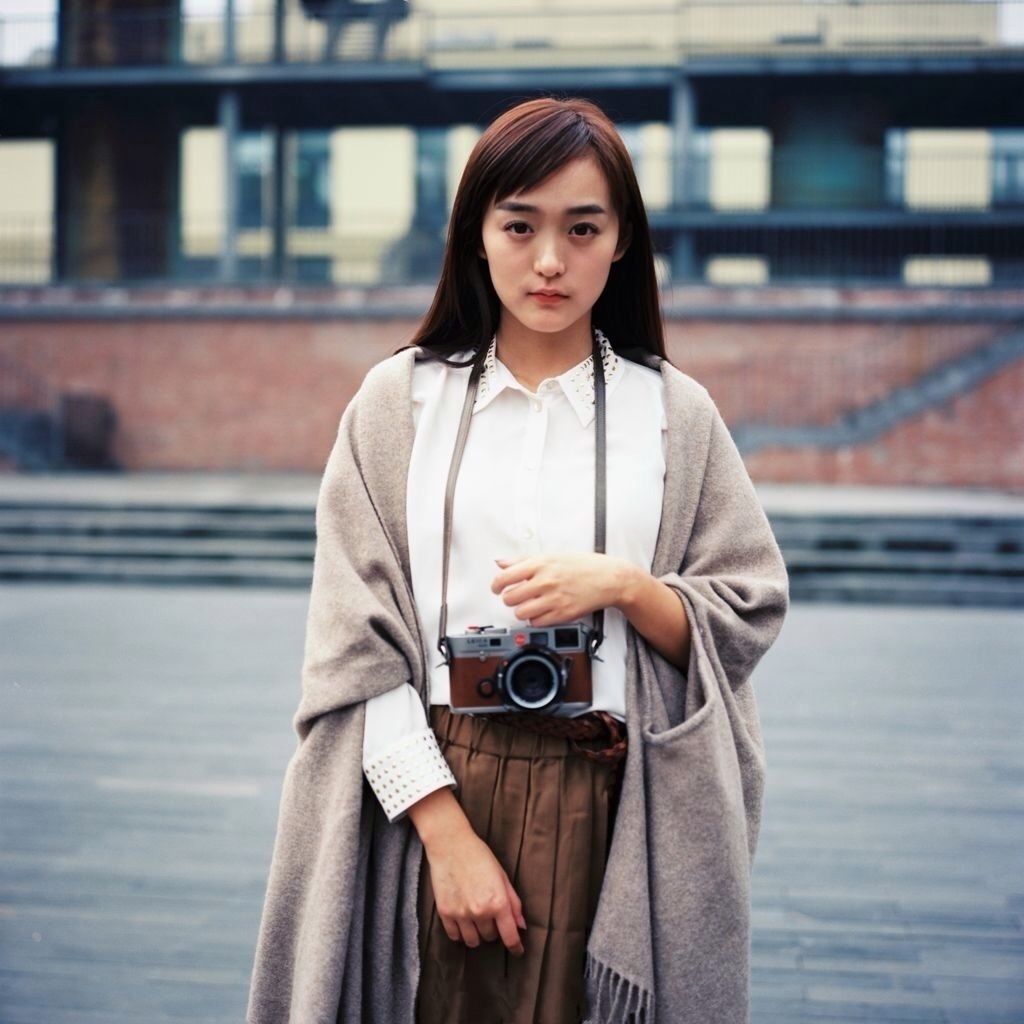 摄影达人，合格的演员，一个年轻有为的美女，网友:何泓姗!