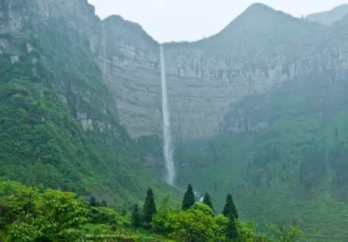 重庆最知名山峰，位列巴蜀4大名山，荣获7顶国家级桂冠！