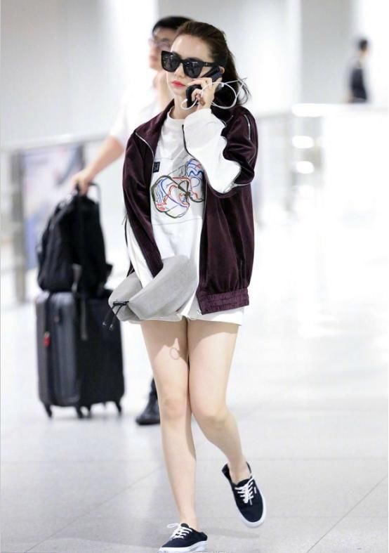 戚薇真是疯狂!穿的是透视裙子根本没能遮住 网友:还不如不穿!