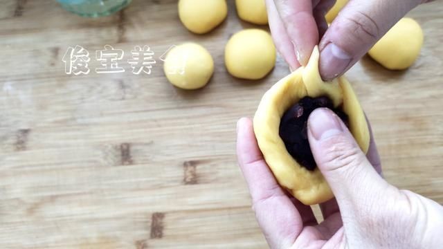  「香甜」一款不用烤箱也不用揉膜的老式豆沙面包，香甜松软，简单易学