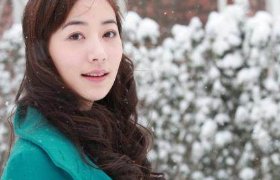 韩雪脚上穿着一双“海草鞋”，却出乎意外的美 网友:我也想买
