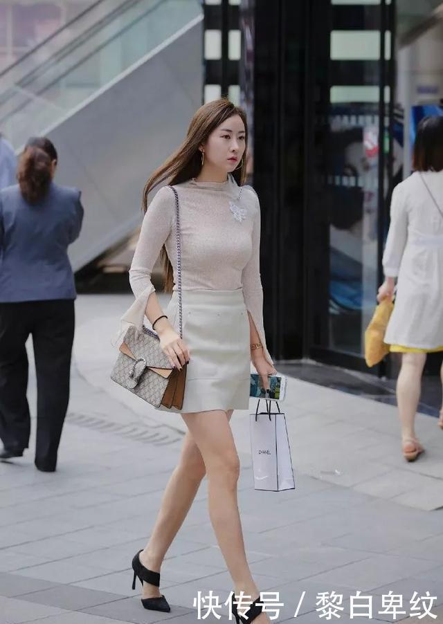『身上穿着一』美女脚上搭配上一双一字带的高跟鞋,清爽又自在,双腿显得更迷人