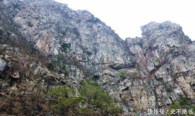 一线天：中国跨度最大的铁路石拱桥，99天建成，火车跑了快50年！