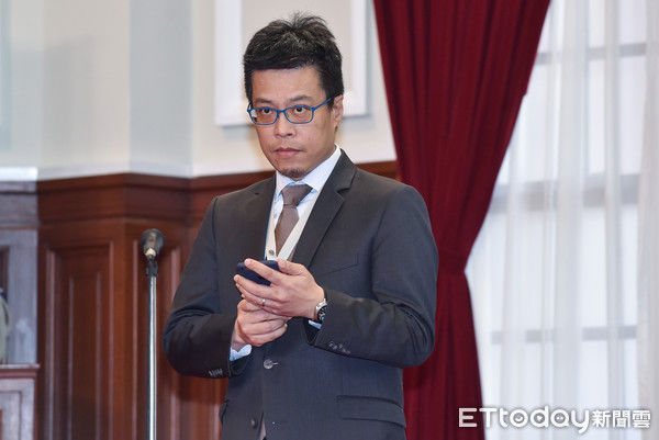 罗智强否认问政不健康 称民进党应开除王世坚