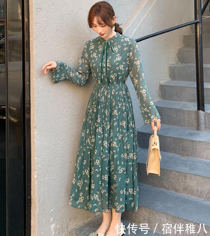  『复古』春天是碎花裙的主场，碎花裙该如何搭配鞋子才更有复古范呢？