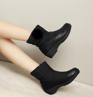 越来越多女人不穿马丁靴，“软秋靴”耐看舒适，显腿瘦气质更迷人