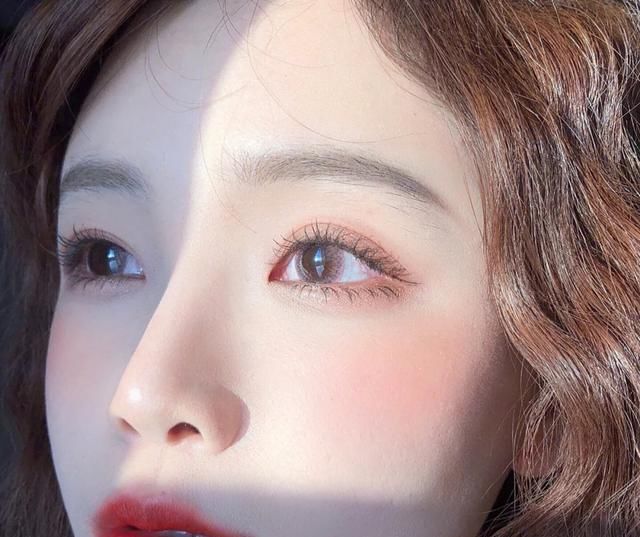  『还要』好看的眼型特征，桃花眼人缘好，惊艳的还要数杏仁眼