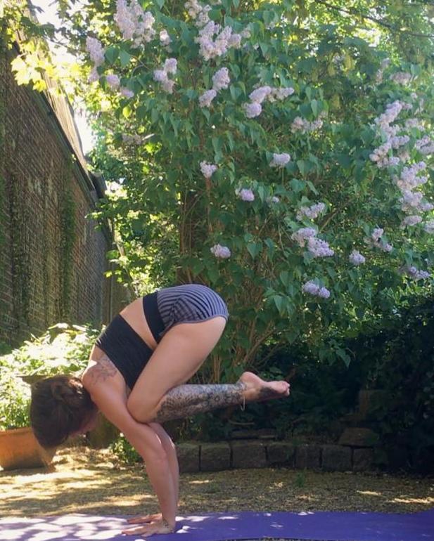 肚子赘肉堆积？怎么能忍，平坦小腹的体式练起来