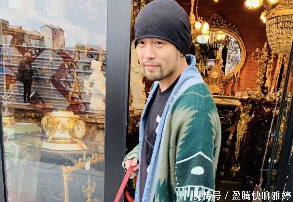 周杰伦和妻子合照