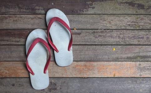 穿人字拖的4大危害 这些人请远离