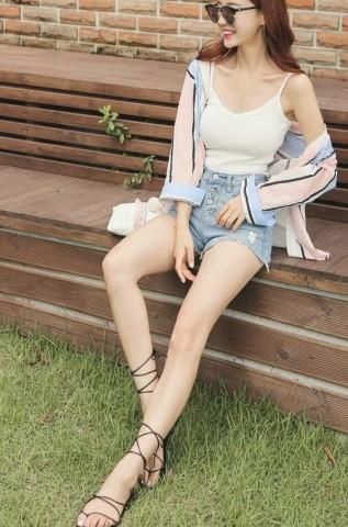 牛仔裤的美丽与霸道,让人侧目不已,那么的显出众!