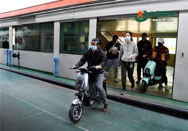  北高速收费站@江城?重启丨解放军报记者全景记录武汉“解封”