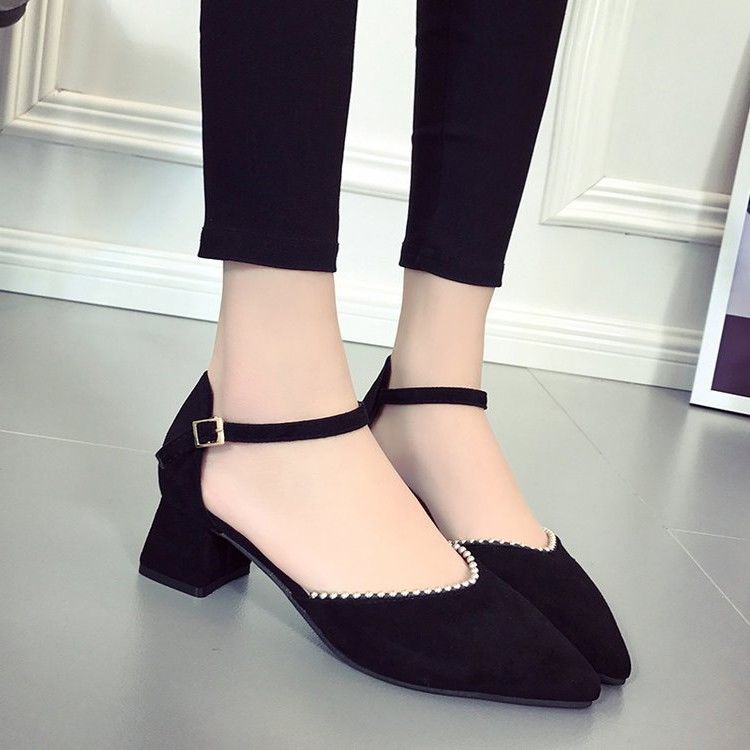 女人腿粗千万别穿平底鞋，显高显腿细的高跟鞋，让你女人味十足